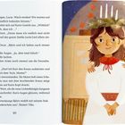 Eine Seite mit Text über Lucia und eine Illustration: Ein Mädchen mit Kerzenkranz und ein anderes Mädchen im Hintergrund.