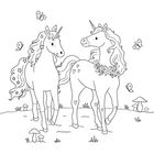 Illustration von zwei Einhörnern mit Schmetterlingen und Blumen im Gras, umgeben von Pilzen.