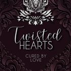 "Twisted Hearts: Cured by Love" oben, aufwendige Ornamente, zentral ein Löwe mit Krone. Edles, dunkles Design.