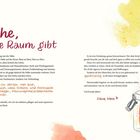 Nähe, die Raum gibt. Farbkleckse und ein Regenbogen fließt in ein Einmachglas. Texte über Nähe und Verbindung.