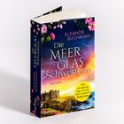"Die Meerglas Schwestern" von Eleanor Buchanan. Vorderseite mit Meerblick, altem Gemäuer und farbenfrohem Himmel.
