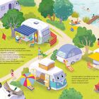 Illustration: Wohnmobile, Zelte, Menschen beim Entspannen und Baden am See. Fröhliche Campingplatzszene bei sonnigem Wetter.