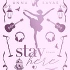 "Anna Savas, stay here, Roman, New England School of Ballet, LYX." Tänzerin, Gitarren, Noten, Kopfhörer, Mikrophone.