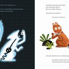 Auf der linken Seite ein weißes Eichhörnchen, auf der rechten ein braunes Eichhörnchen neben Pflanzen.