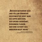 „Brüder befehden sich und fällen einander. Geschwister sieht man die Sippe brechen." Zitat auf altem Papierhintergrund.