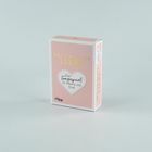 Vorderseite mit Text: "Was ich an dir liebe. Das Fragespiel für Mama und Kind." Rosa Schachtel, Herzsymbol, schlichtes Design.