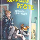 "Katja Reider • Dirk Hennig: KOMMISSAR PFOTE - Bankräuber auf der Flucht." Illustration: Hund und Polizist, Verfolgung.