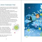 Eine Illustration zeigt einen Jungen, der glücklich auf Wolken schwebt, umgeben von bunten Kugeln und träumerischem Nachthimmel.