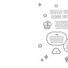 Text: "Hallo und schön, dass du da bist!" Illustration mit niedlichen Motiven wie Herzen, Sternen, einem Pilz und einer Tasse.