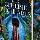 Texte: "HELEN PHIFER", "DER GEHEIME BUCHLADEN", "Roman", "atb". Ein Schlüsselloch zeigt Bücher; umgeben von Pflanzen und einem Vogel.
