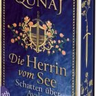 „Sabrina Qunaj. Die Herrin vom See. Schatten über Avalon. Historischer Roman.“ Ein dekoratives Wappen mit Schwert.