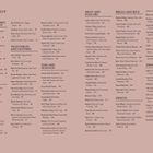 Ein Rezeptverzeichnis mit Kategorien wie "Raitas, Relishes, and Chutneys", "Fisch und Meeresfrüchte", "Brot und Reis".