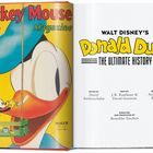 Links: "Mickey Mouse", "10¢", "Magazine", "March 1938". Rechts: "WALT DISNEY'S Donald Duck THE ULTIMATE HISTORY". Illustration mit Donald Duck und Mickey Mouse.