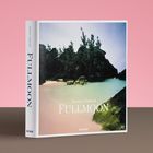 Text: "Darren Almond FULLMOON". Buch mit Landschaftsfoto von Felsen und Wasser, Hintergrund in Rosa und Braun.