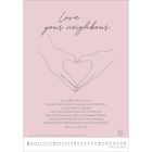 "Love your neighbour" steht oben, darunter ein Bibelvers über Liebe zu Gott und Mitmenschen. Illustration von Händen formt ein Herz.