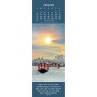 Kalenderblatt für Januar mit Bibelvers Lukas 1,78-79. Zeigt Sonnenaufgang über schneebedeckter Landschaft mit roter Brücke.