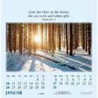 Text: "Gott, der Herr, ist die Sonne, die uns Licht und Leben gibt. Psalm 84,12." 
Illustration: Winterwald mit Sonne. Januar-Kalender.