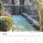 Kalenderblatt für Januar mit Feiertagen Neujahr (1. Januar) und Heilige Drei Könige (6. Januar). Winterlicher Gartenweg.