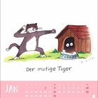 "Der mutige Tiger." Ein katerähnliches Tier posiert selbstbewusst vor einer Hundehütte mit dem Schild "caesar". Darunter der Monat "JAN".