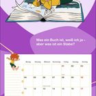 "Januar. Was ein Buch ist, weiß ich ja – aber was ist ein Stabe?" Illustration mit Kind auf einem Buch. Kalender darunter.