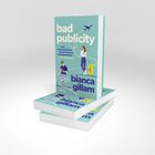 Text: "bad publicity", "Eine unwiderstehliche Second-Chance-Liebesgeschichte aus der Buchwelt", "bianca gillam", "Roman", "Lübbe". 

Beschreibung: Buchcover mit Illustrationen von zwei Personen, Koffer und einem Flugzeug.