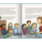 Ein Klassenraum mit Kindern auf dem Boden, die einer Lehrerin zuhören. Texte erklären Redensarten und Schülermeinungen.