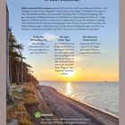 „Das liegt doch nicht in Deutschland!“ – Entdecke über 140 Ausflugsziele. Sonnenuntergang am Meer; Bäume am Strand.