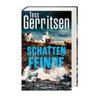 Buchcover: "Tess Gerritsen", "Schattenfreunde", "Thriller". Sturmwellen vor einem Leuchtturm und Häusern.