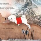 Ein kleiner Hase mit rotem Pullover liegt auf einem Bär. Hintergrund mit Wald und einem stehenden Maus.