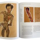 Theater und Medizin – Zwei Illustrationen und eine Skizze zeigen figürliche Darstellungen auf hellerem Hintergrund.