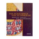 „DAS SCHATZBUCH VON ST. EMMERAM. BAROCKE PRACHT AUS REGENSBURG“, kunstvolle Muster in Rot, Blau und Gold.