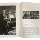 Helmut Kohl. Mehrere Fotos von Kohl in einem Büro. Im Text wird auf seine Telefongespräche und Erinnerungen eingegangen.