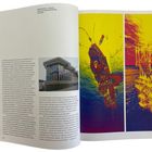 Text oben: "Faith, 2011, zdjęcia 5-7, kolor na papierze, zdjęcia wykonane w pobliżu Nord Norge, Harstad, Norwegia". Links Textblock mit kleinem Foto eines Gebäudes. Rechts zwei bunte Illustrationen eines Schiffs und einer Plattform.
