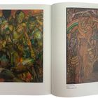Links: „Ruth Baumgarte, African Beat II, 2000“. Rechts: „Twins Seven Seven, Hunter, Undatiert“. Links: bunte, dynamische Szene. Rechts: detailreiche, bunte Figur.