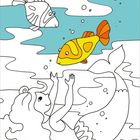 Illustration: Meerjungfrau mit lockigem Haar schwimmt spielerisch, umgeben von bunten Fischen in blauem Wasser.