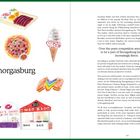 Smorgasburg. Illustration verschiedener Speisen wie Pizza, Eis, Austern und Stände mit den Namen "Carlitos", "Gobi's Goods", "Mao Bao". Texte über die Geschichte und den Erfolg von Smorgasburg.