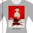 "Found Dreams" und "Elizaveta Porodina" steht auf einer Illustration einer Frau in einem weißen Kleid, die auf rotem Hintergrund posiert.