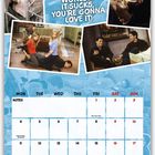 „Welcome to the real world. It sucks. You're gonna love it!“ Januar-Kalender mit Fotos einer US-Sitcom.