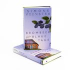 Zwei Bücher: "SIMONE VEENSTRA BROMBEER BLAUE TAGE Roman". Oben Brombeeren, unten ein Haus.