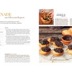 Rezept für Tapenade aus Oliven und Kapern. Zutaten: Oliven, Kapern, Sardellen. Bild zeigt Brot mit Paste.