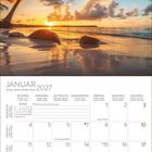 Januar 2027 Kalender, Sonnenuntergang über einem tropischen Strand mit Palmen, ruhigem Meer und Wellen im Hintergrund.