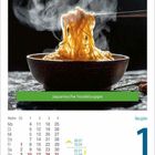 „Japanische Nudelsuppe“ über Schüssel mit dampfenden Nudeln, Kalender zeigt Freitag, 1. Januar.