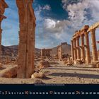 1. Januar 2022. Alte Ruinen mit Säulen vor hügeliger Wüstenlandschaft und dünnen Wolken am Himmel.