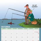 Text: „Oktober“, „Er hat Würmer!“. Kalenderansicht unten, Illustration zweier Angler am Ufer, die einen Hund gefangen haben.
