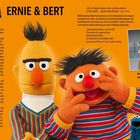 Ernie & Bert: Bekannte Figuren der Sesamstraße, symbolisieren Kind-Ewachsenen-Dynamik. "Fun Fact": Alltagsgegenstände innen.