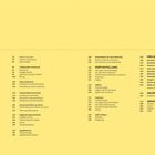 Gelber Hintergrund mit einem Inhaltsverzeichnis für ein Quilt-Buch, gegliedert in Einleitung, Werkzeug, Material, Techniken, Projekte.