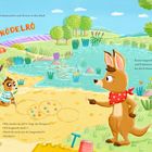 Das Erdmännchen malt Kreise in den Sand. KNÖDELRÖ. Ein Känguru und ein Erdmännchen stehen am Strand. Farblandschaft im Hintergrund.