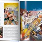 "Spray Mystery" rechts, Illustration zeigt Mann mit Helm, der Frau trägt, daneben Labor mit Frau in Glaskapsel, umgeben von Ärzten.