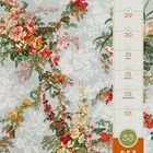 Woche 53, Kalender mit Daten von 28. Dezember bis 3. Januar. Hintergrund: Florales Muster mit bunten Blumen.