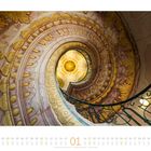 Logo: Januar 01, bunte spiralförmige Treppe mit gelbem dekorativen Muster und schwarzen Geländern.